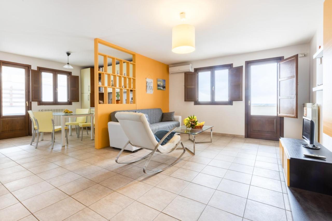 Lecce Colorful Flat With Terrace & Parking Apartamento Exterior foto