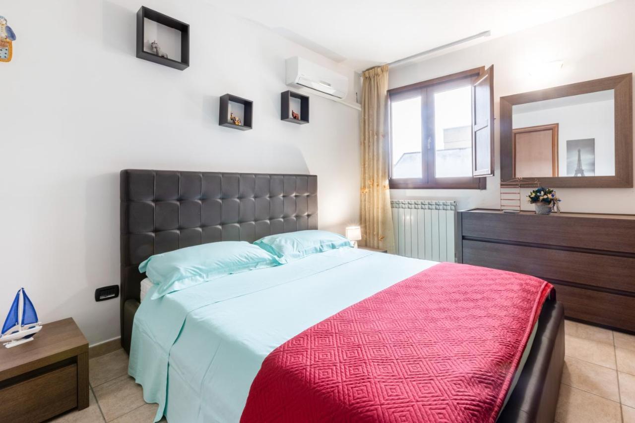 Lecce Colorful Flat With Terrace & Parking Apartamento Exterior foto