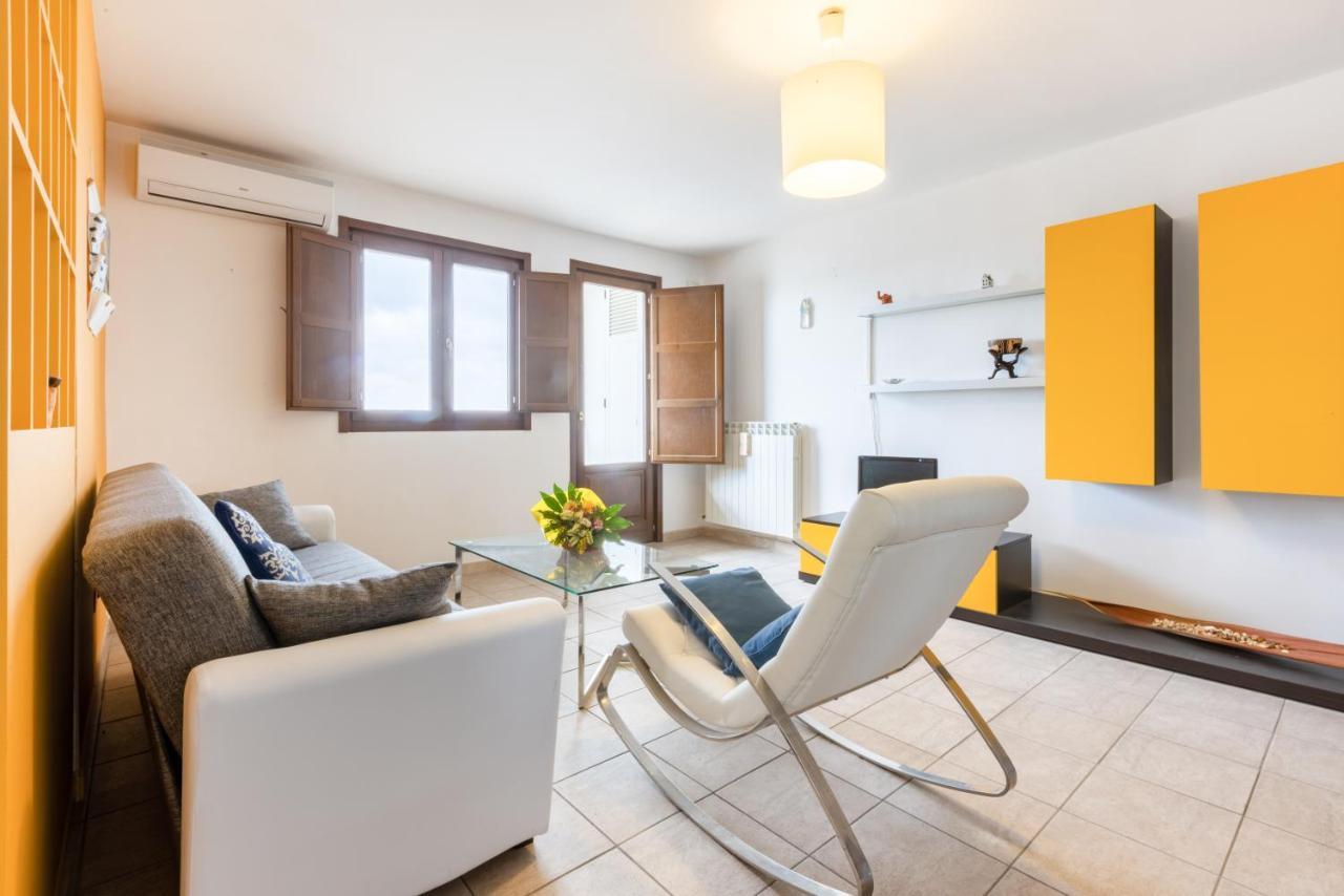 Lecce Colorful Flat With Terrace & Parking Apartamento Exterior foto