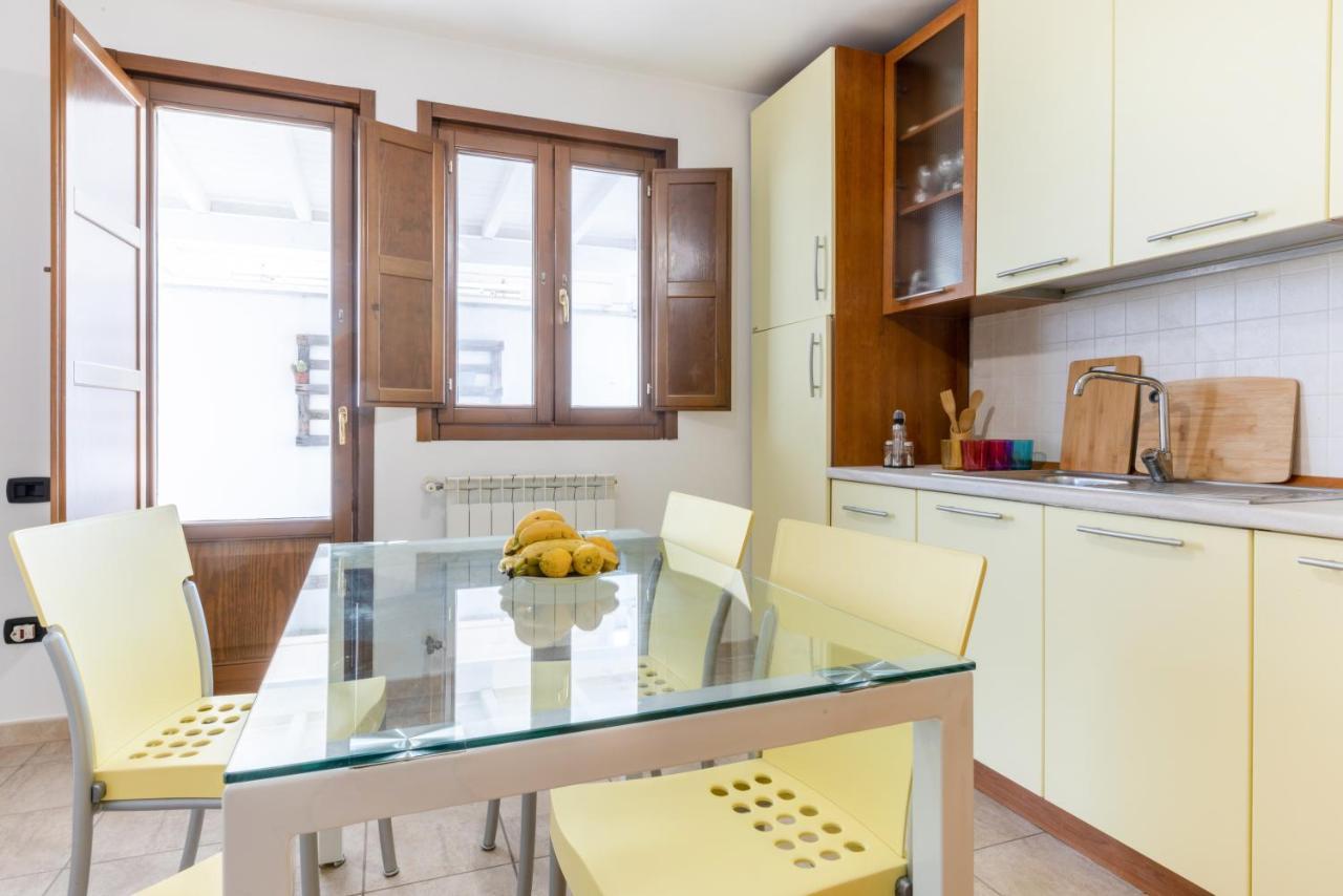 Lecce Colorful Flat With Terrace & Parking Apartamento Exterior foto