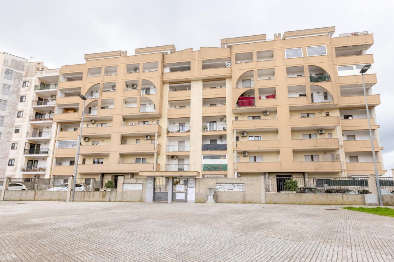 Lecce Colorful Flat With Terrace & Parking Apartamento Exterior foto
